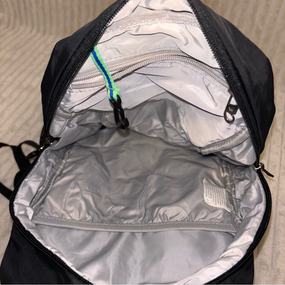 Waterfly 12L Lightweight Hiking Backpack Daypack Travel School Bag Black - Picture 8 of 14